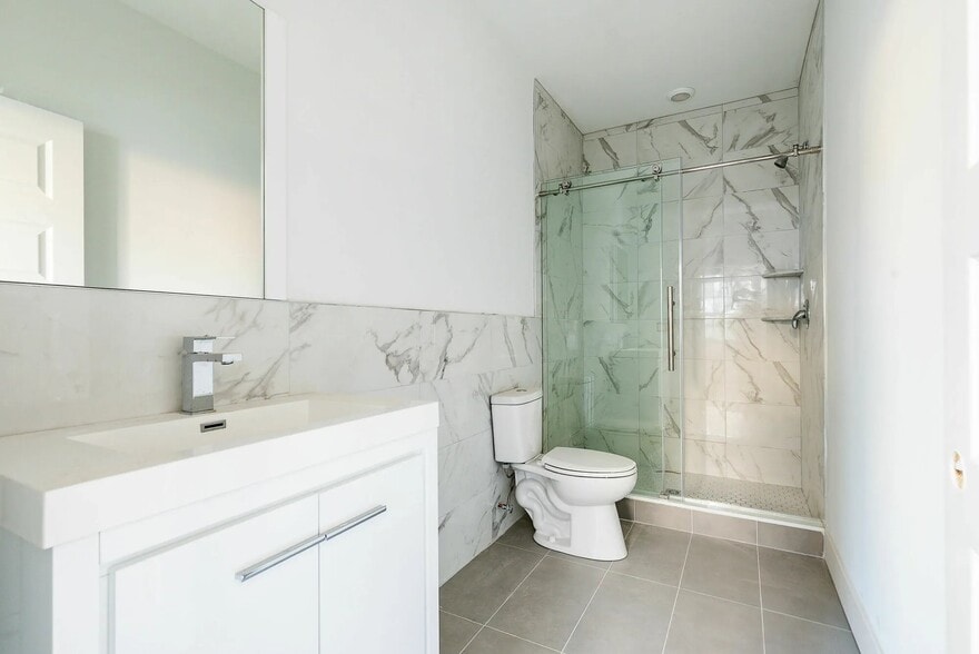 Building Photo - 809 Diamond St