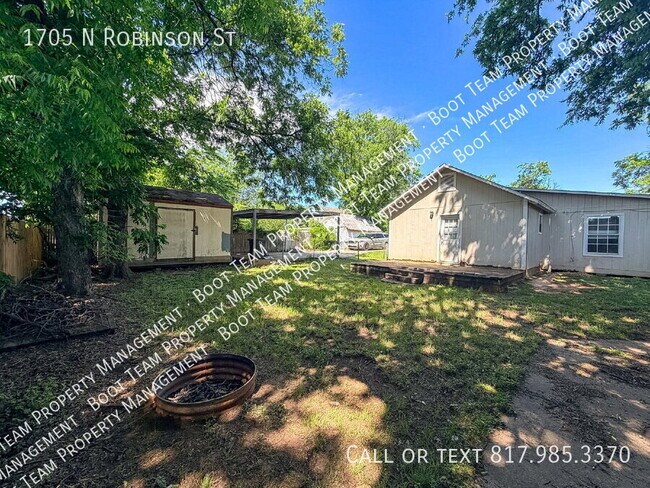 Building Photo - 1705 N Robinson St