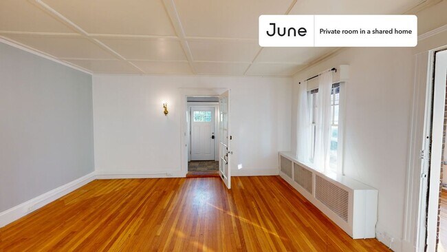 Building Photo - Private bedroom in 5 bed/2 bath Home