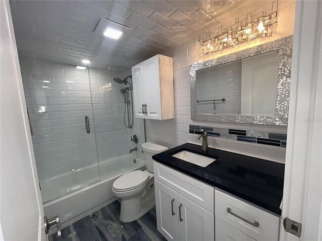 Building Photo - 7625 Sun Island Dr S