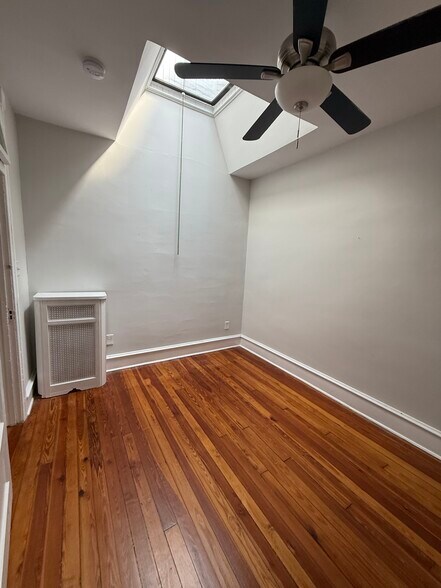 Building Photo - 5271 Ridge Ave