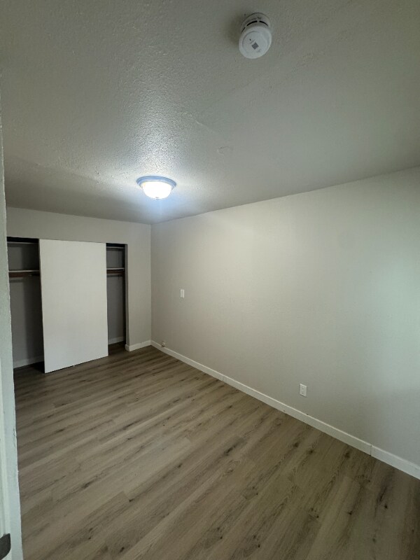 Building Photo - 1004 S Cloverdale St