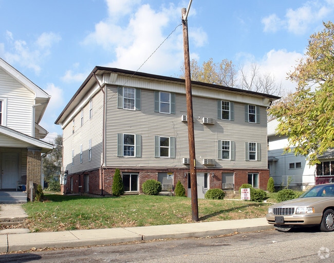 Building Photo - Carrollton Apartments
