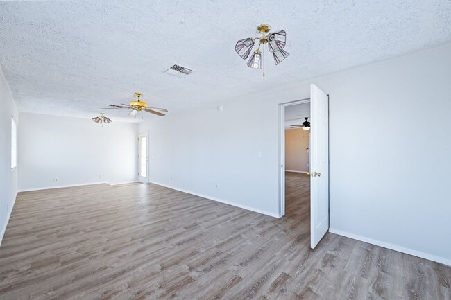 Building Photo - 1453 Luna Ln