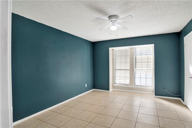 Building Photo - 5900 Grelot Rd