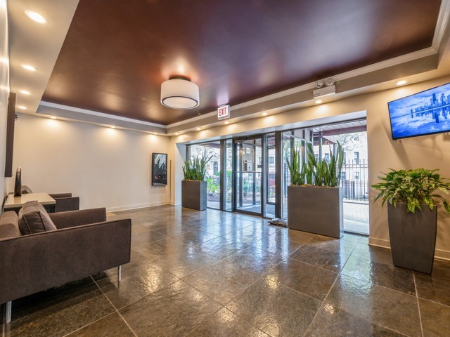 Lobby - 3900 N Pine Grove Ave