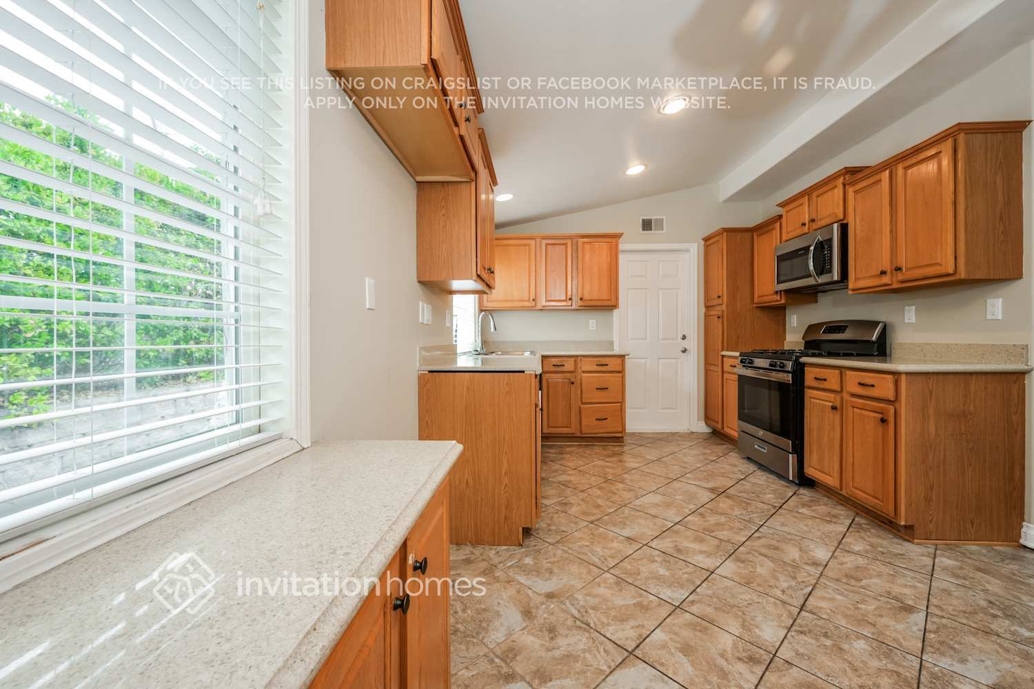 Building Photo - 548 Galsworthy St