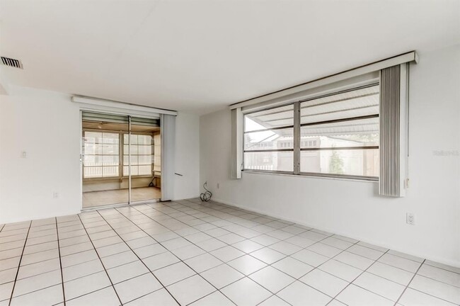 Building Photo - 3735 Mynabird Dr