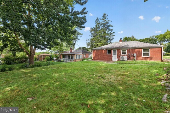 Building Photo - 1539 Reservoir Ave