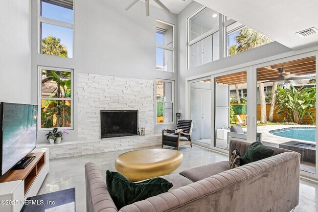 Building Photo - 248 11th St