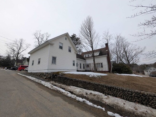 Building Photo - 73 Highland St