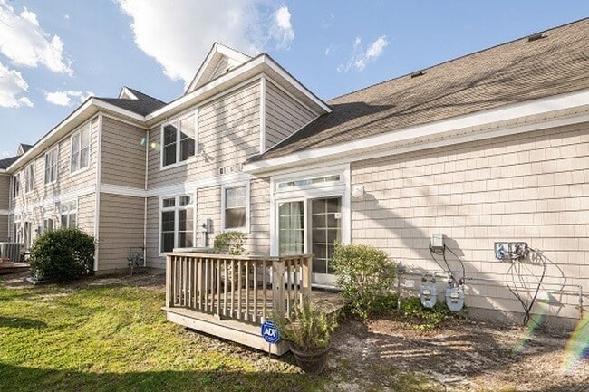 Building Photo - Updated Condo in Norfolk