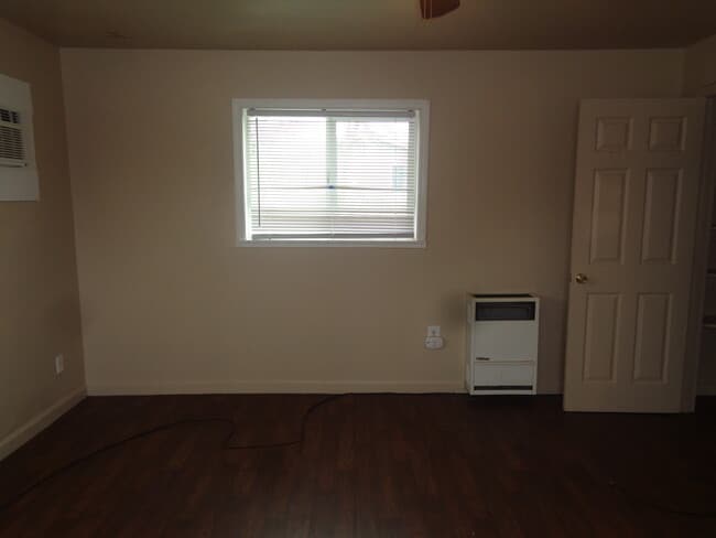 Building Photo - 5520 Cottonwood Ave