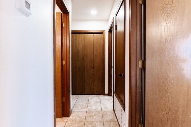 Building Photo - Beautifully updated 3-bedroom, 2-bathroom home