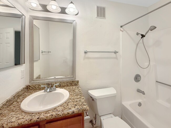 Building Photo - Spacious 3BR/2BA Condo in Rancho San Diego...