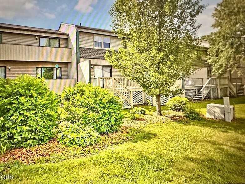 Building Photo - 38 Lakeshore Ln