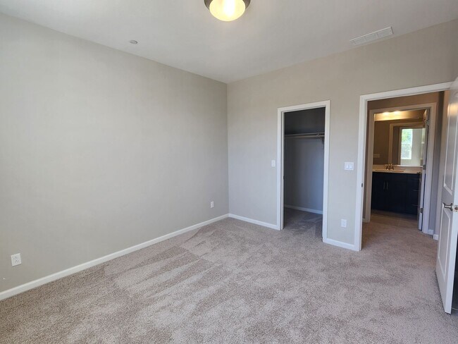 Building Photo - Brand New Townhome for Rent in Minden, NV