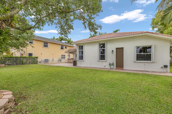 Building Photo - 950 Marina Dr
