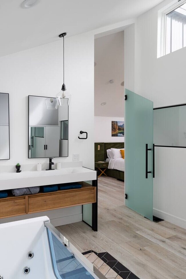 Building Photo - 4016 Eaton Dr