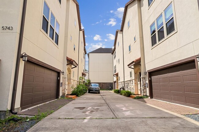 Building Photo - 5743 Kansas St
