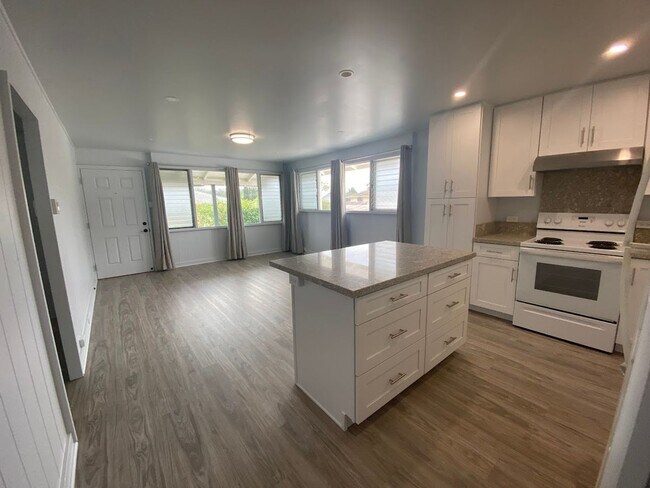 Building Photo - 439MAT