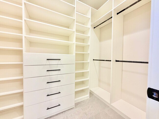 Building Photo - Verdura Street