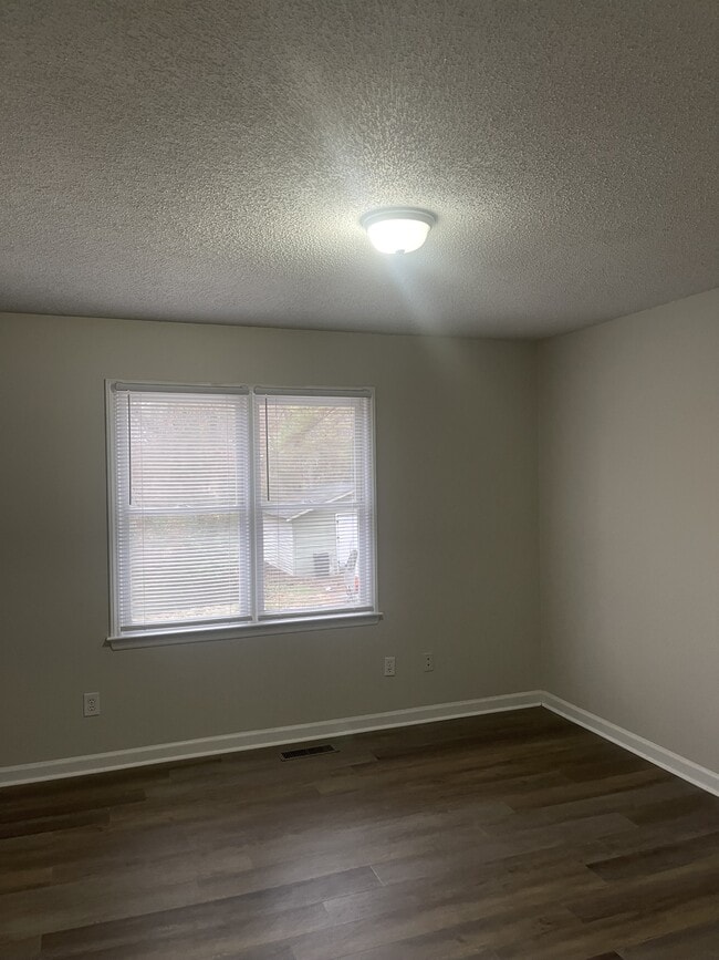 Building Photo - 912 Gregory St