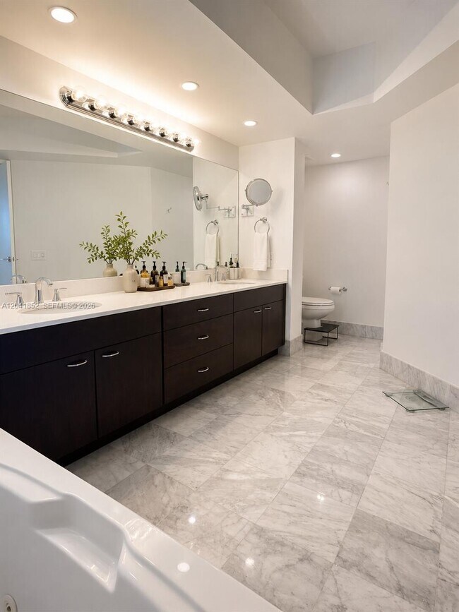 Building Photo - 3640 Yacht Club Dr