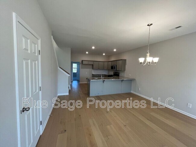 Building Photo - 16423 Demi Dr