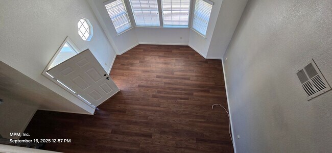 Building Photo - X41 Thomas Court (41,45,49)