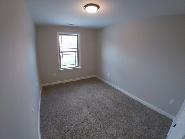 Building Photo - For Lease - Townhome. Hartsville, TN