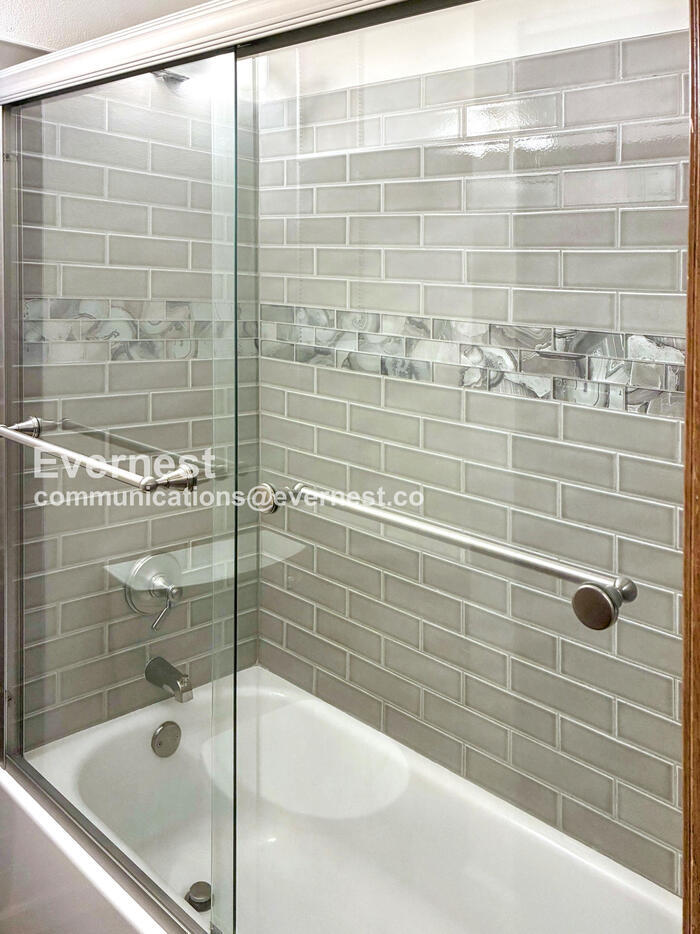 Building Photo - 1301 University Ave