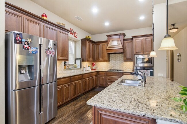 Building Photo - 2304 Lynbridge Dr