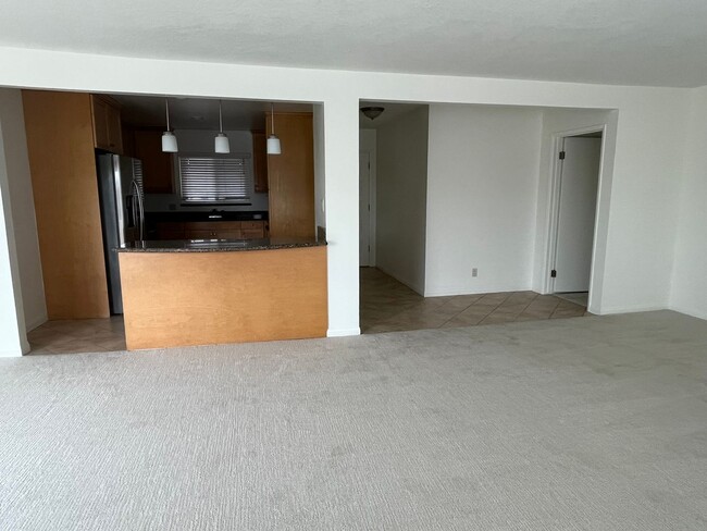 Building Photo - FANTASTIC CONDO IN THE HEART OF BELMONT SHORES/BLUFF PARK!