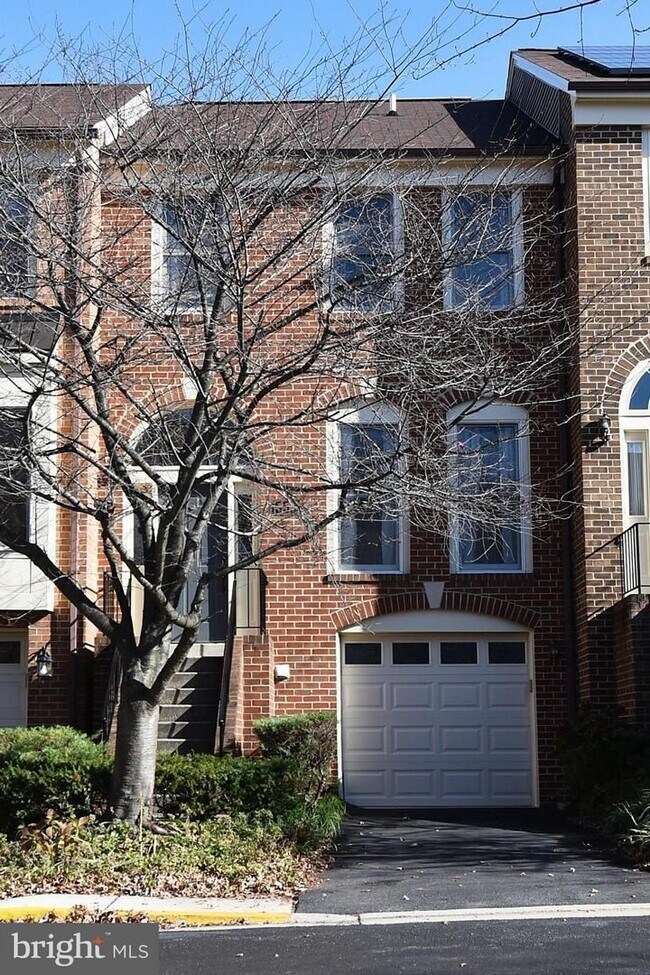 Building Photo - 1553 Templeton Pl