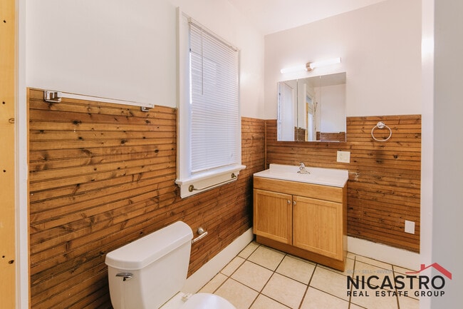 Building Photo - 182 E Lane Ave