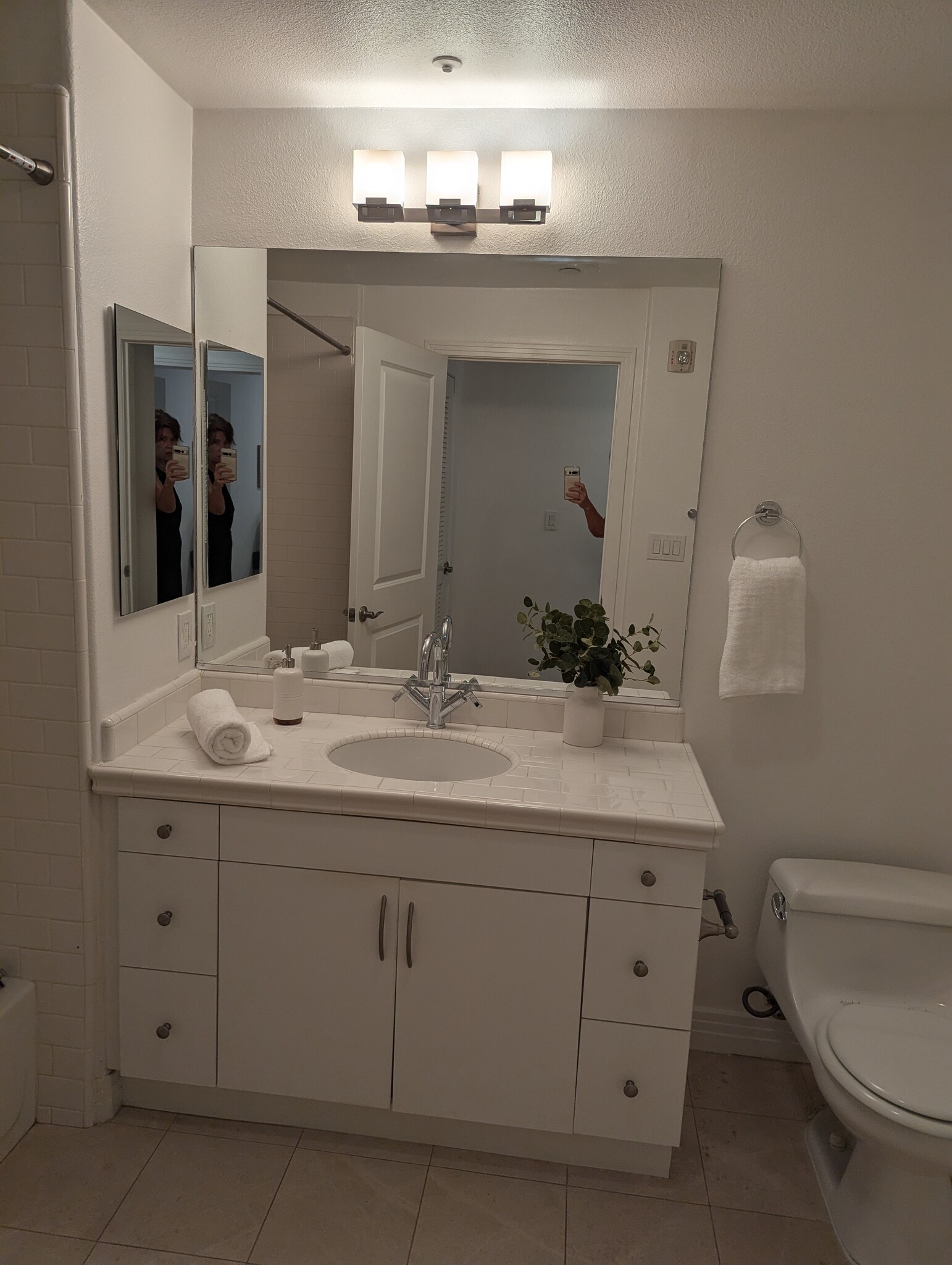 Building Photo - 7100 Playa Vista Dr