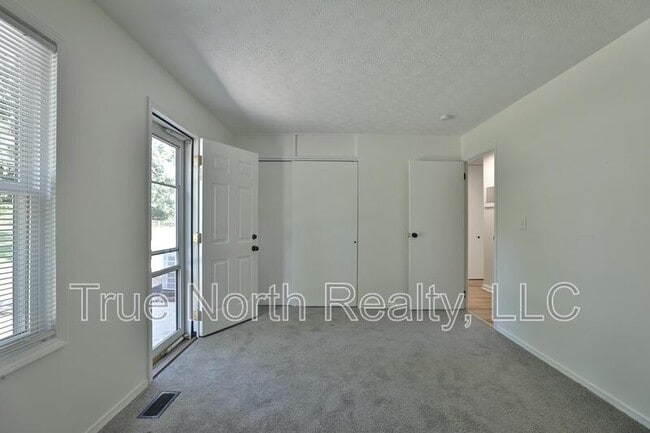 Building Photo - 601 Daventry Ln