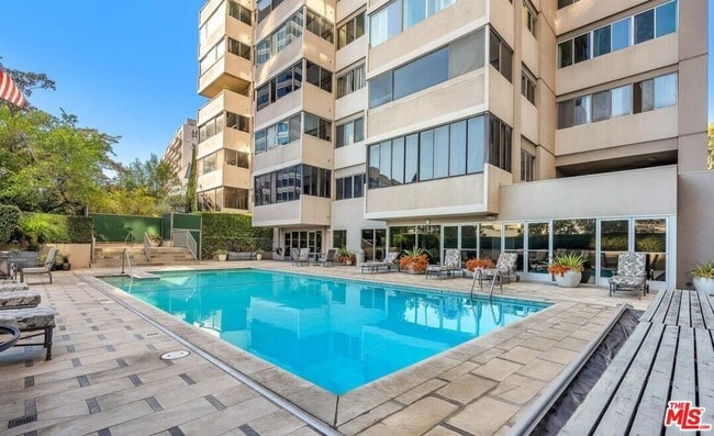 Building Photo - 865 Comstock Ave