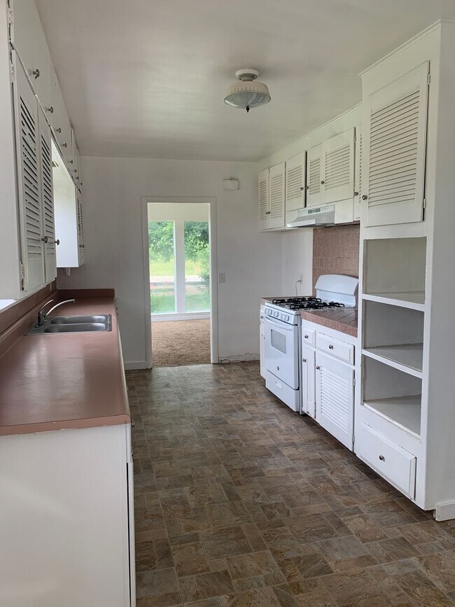 Building Photo - 3 bed / 1 ba country house - Live Oak
