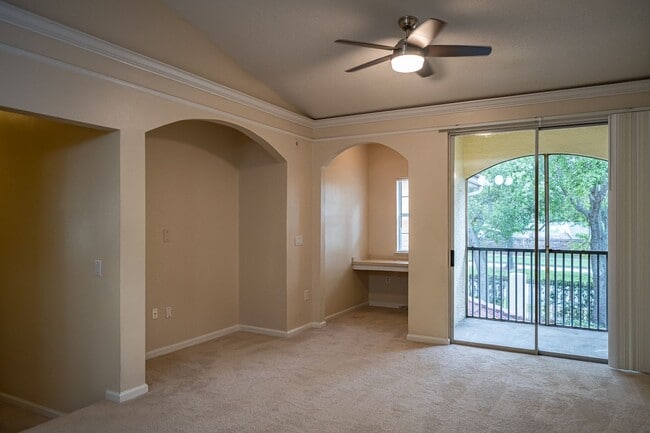 Building Photo - Beautiful 3 Bedroom, 2 Bath with Volume ceilings and Private Garage!