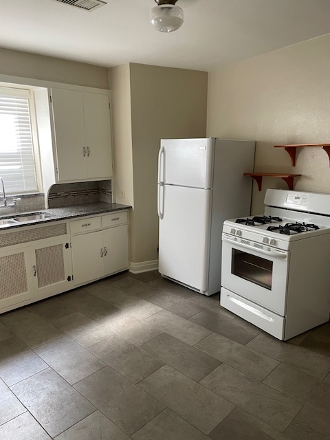 Kitchen - 5029 7th Ave
