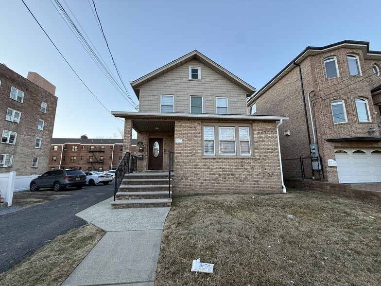 Building Photo - 517 Lincoln St