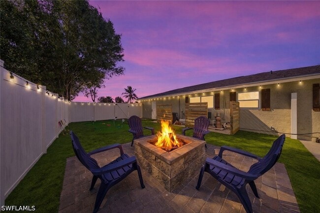 Building Photo - 2473 Poinciana St