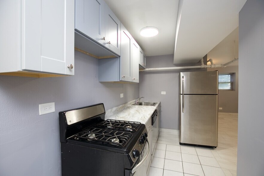 Building Photo - 4406 N Racine Ave