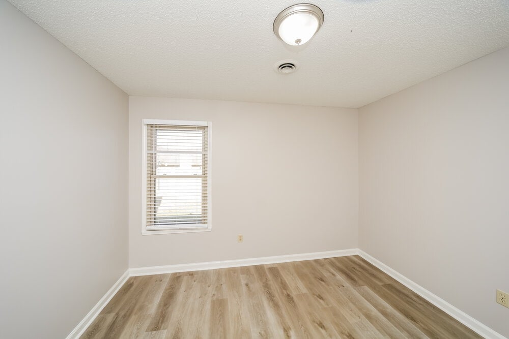 Building Photo - 7920 Wentworth Dr