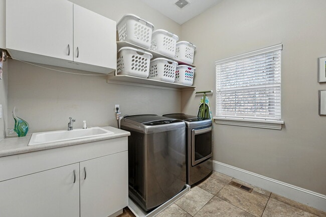 Building Photo - 8201 E 6th Ave