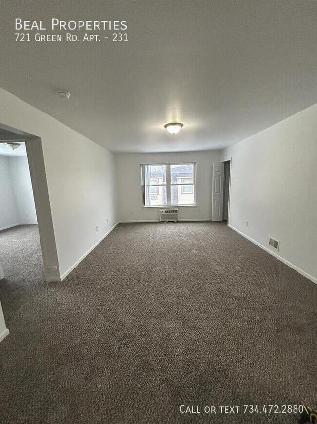 Building Photo - 721 Green Rd