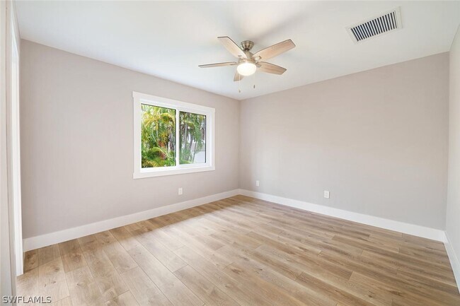 Building Photo - 1130 5th St S