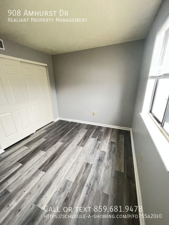 Building Photo - 908 Amhurst Dr